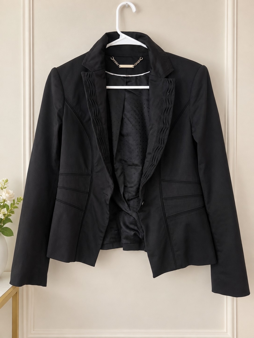 Black Tailored Women's Blazer with Pleated Lapel